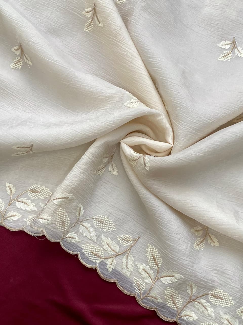 SR-1105:Pure Crushed Bamber Georgette Saree With Leaf Embroidery &amp; Cutwork Border