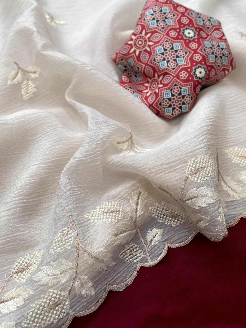 SR-1105:Pure Crushed Bamber Georgette Saree With Leaf Embroidery &amp; Cutwork Border