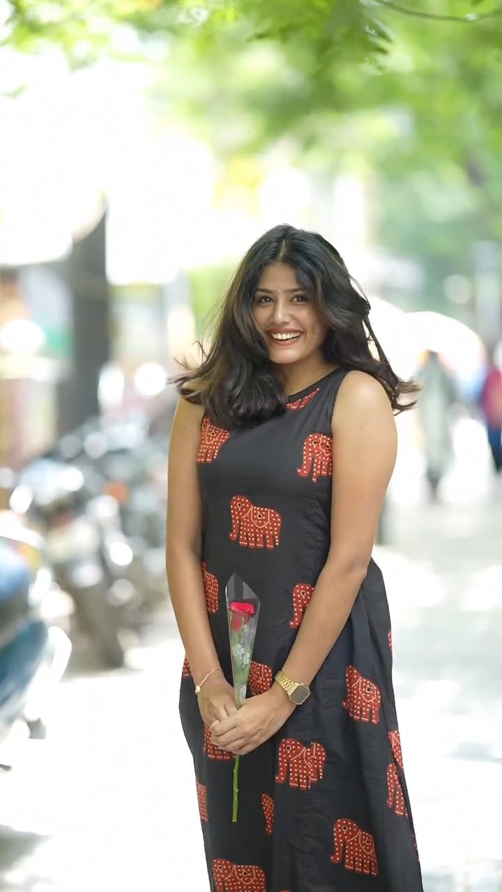 KP-1002: Premium Cotton Halter-Neck Kurta Palazzo Set – Festive Printed Outfit